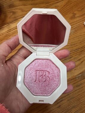 Fenty Beauty Pink Shimmer Highlighter Compact